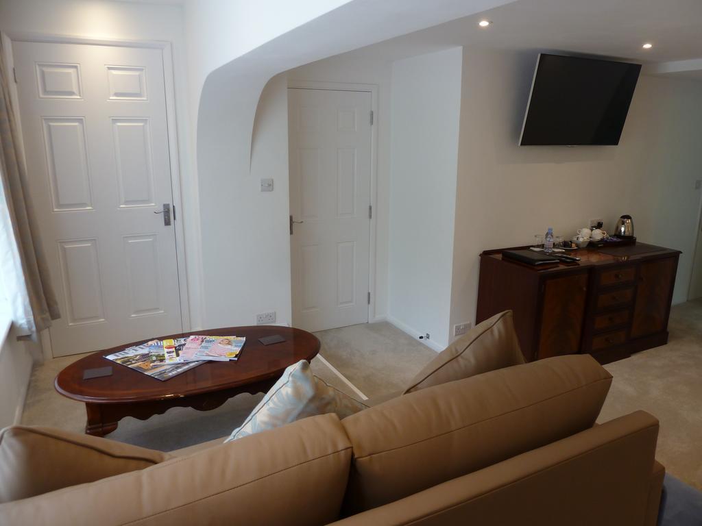 Cameron House Landford Esterno foto