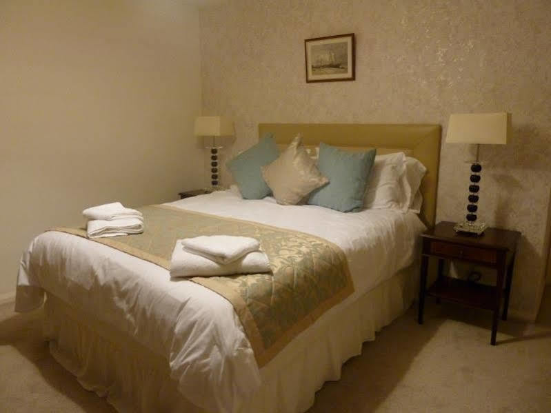 Cameron House Landford Esterno foto