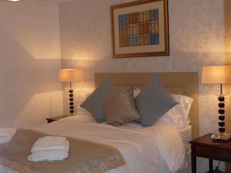 Cameron House Landford Esterno foto