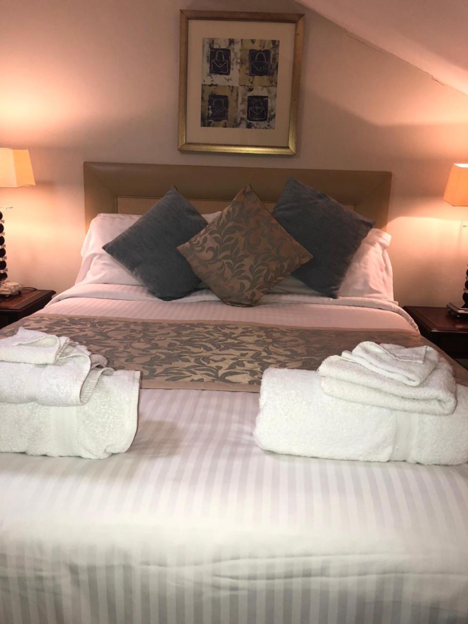 Cameron House Landford Esterno foto