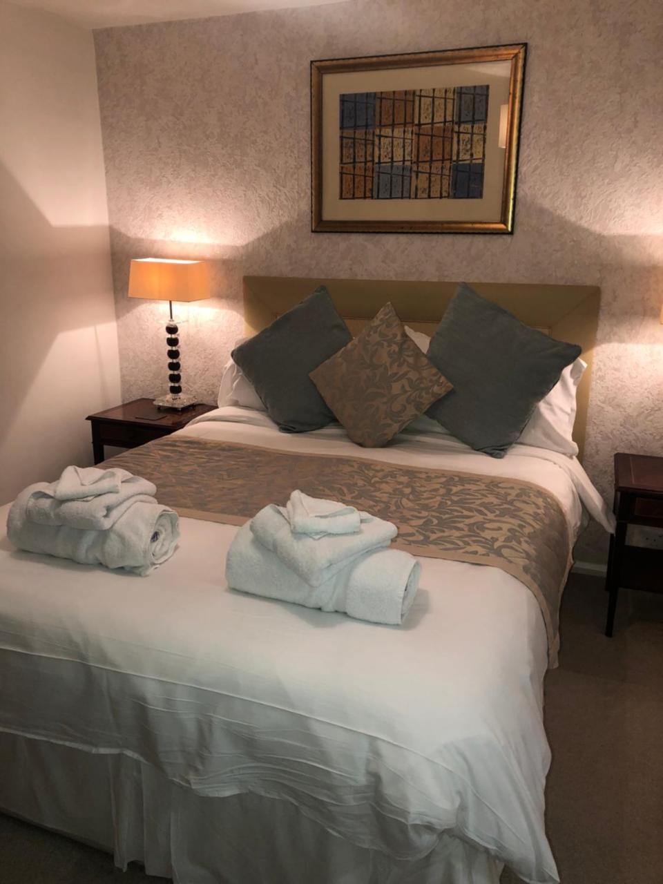 Cameron House Landford Esterno foto