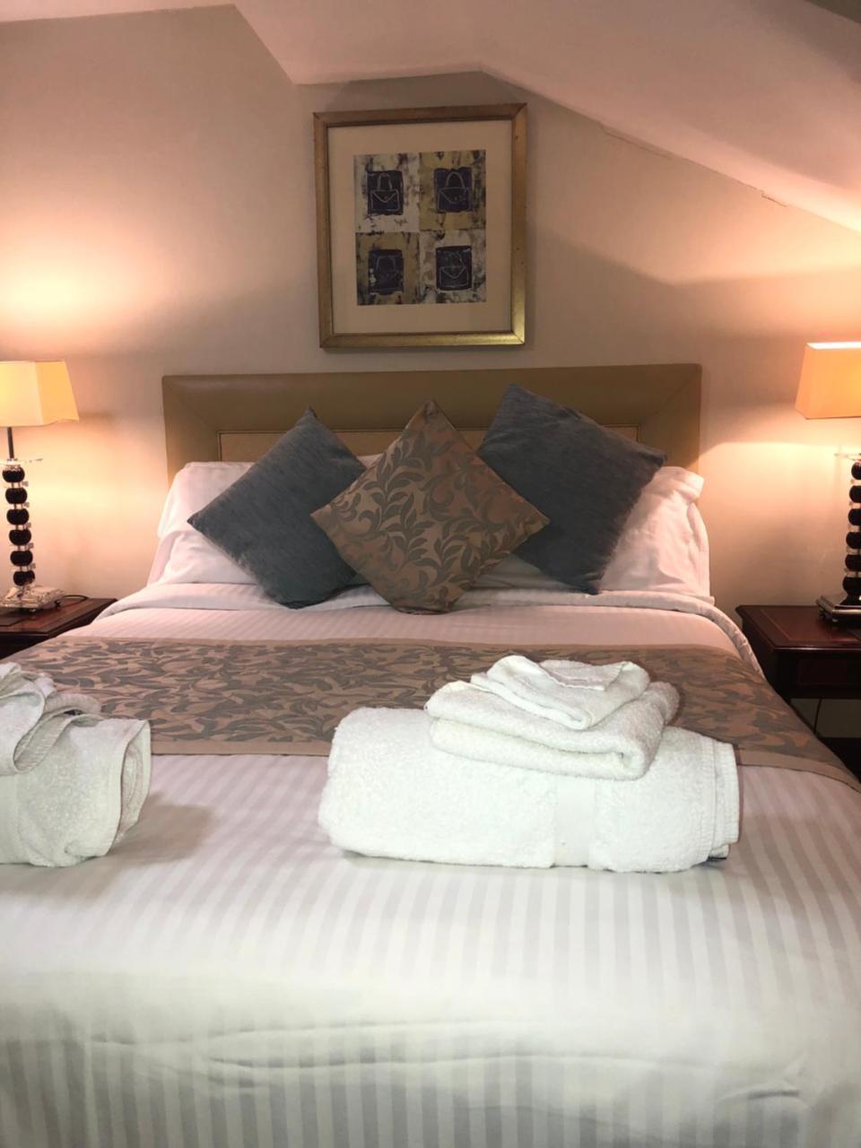 Cameron House Landford Esterno foto